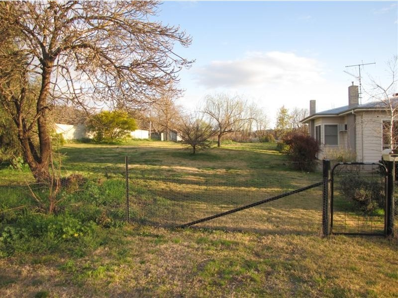 7 Gundagai Street, Adelong NSW 2729