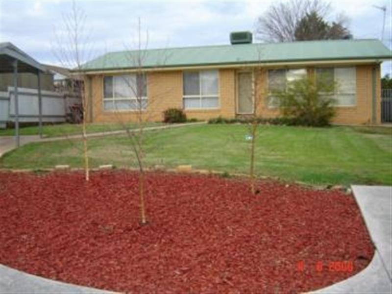 104 Broughton Street, Tumut NSW 2720