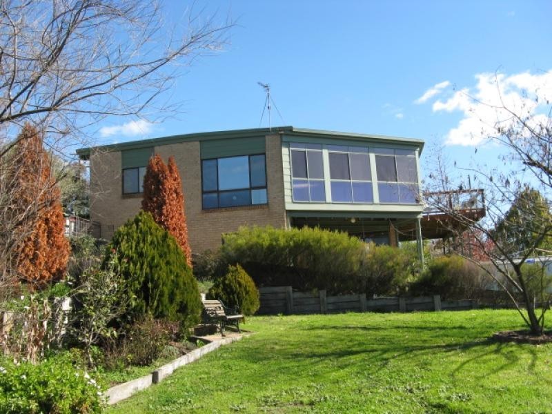 37 Clarke Street, Tumut NSW 2720