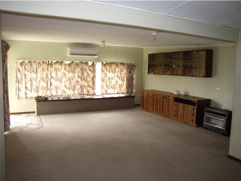 21 Kinred Street, Tumut NSW 2720