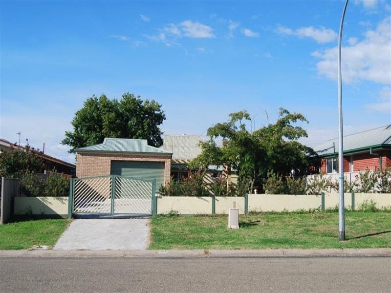 28 Bottlebrush Drive, Tumut NSW 2720