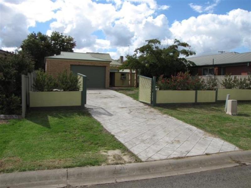 28 Bottlebrush Drive, Tumut NSW 2720