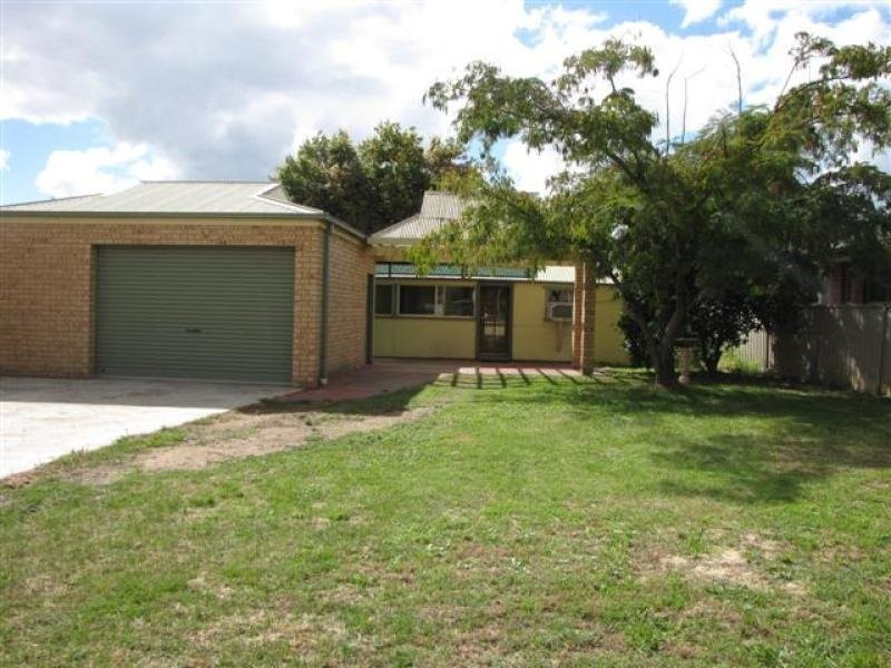 28 Bottlebrush Drive, Tumut NSW 2720