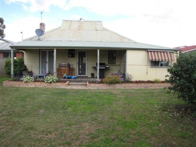28 Bottlebrush Drive, Tumut NSW 2720