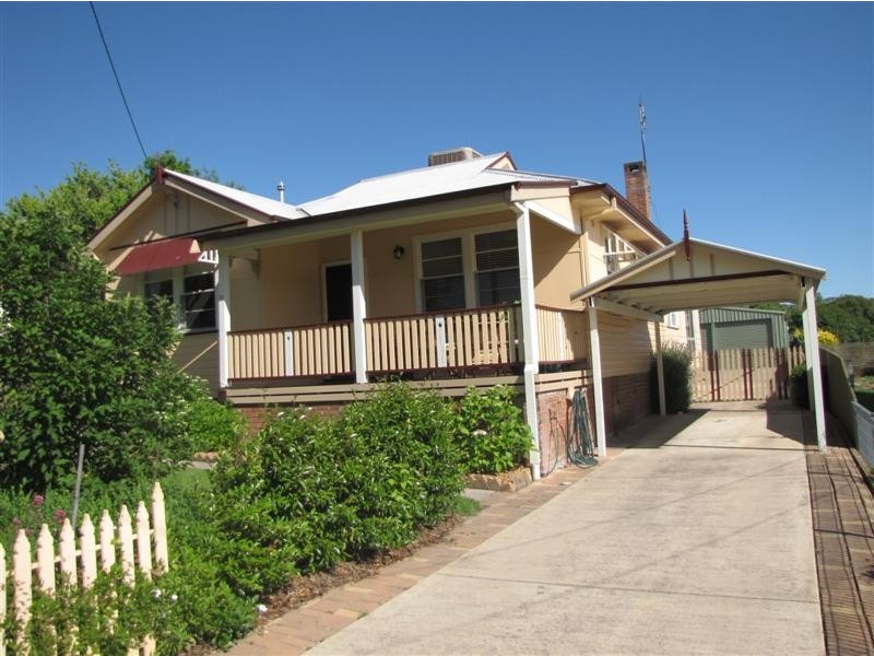 53 Carey Street, Tumut NSW 2720