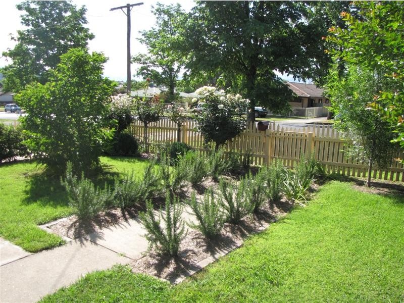 53 Carey Street, Tumut NSW 2720