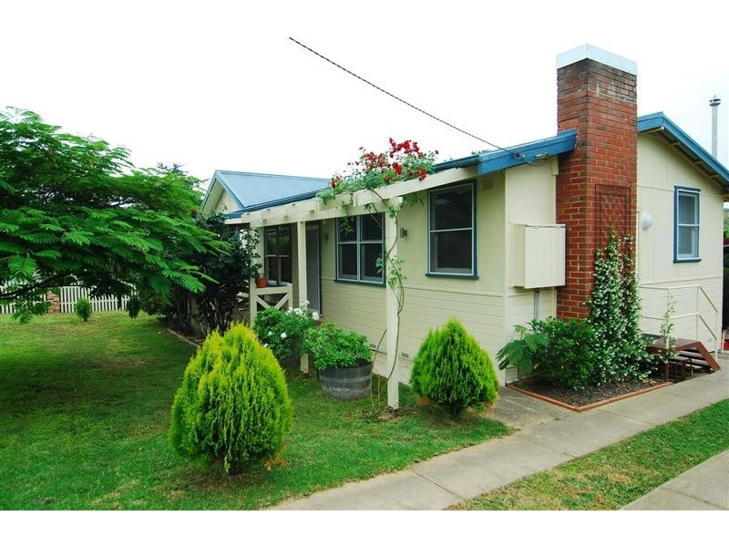 74 Lynch Street, Adelong NSW 2729
