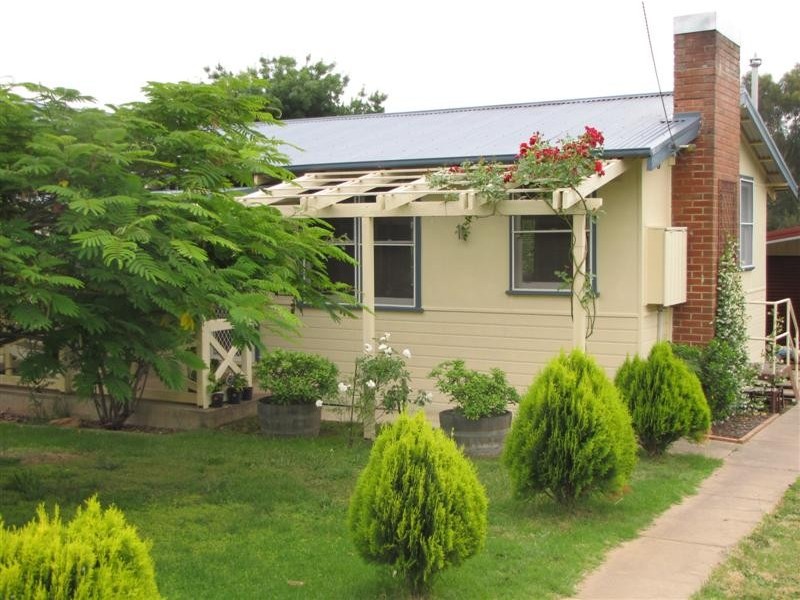 74 Lynch Street, Adelong NSW 2729