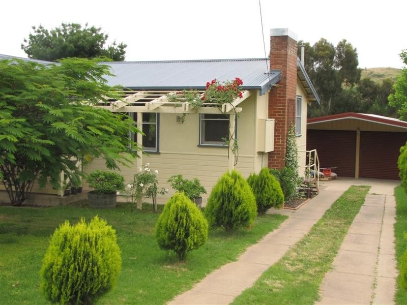 74 Lynch Street, Adelong NSW 2729