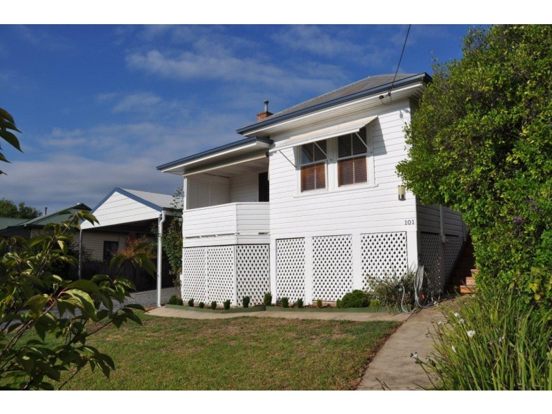 101 Russell Street, Tumut NSW 2720