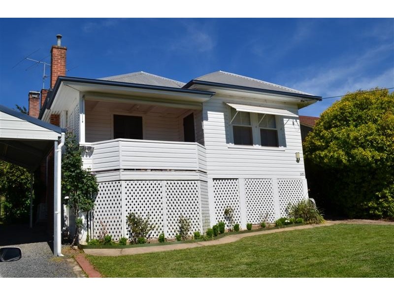 101 Russell Street, Tumut NSW 2720