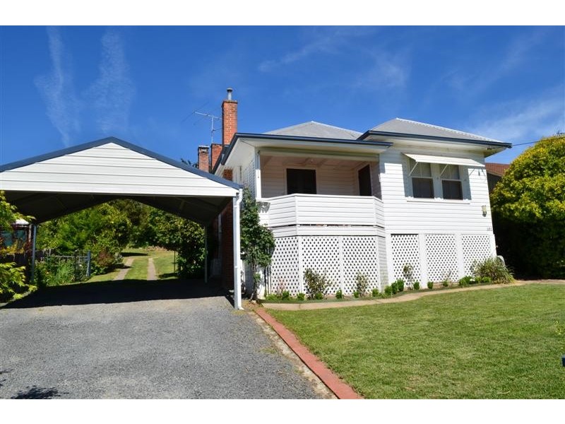 101 Russell Street, Tumut NSW 2720