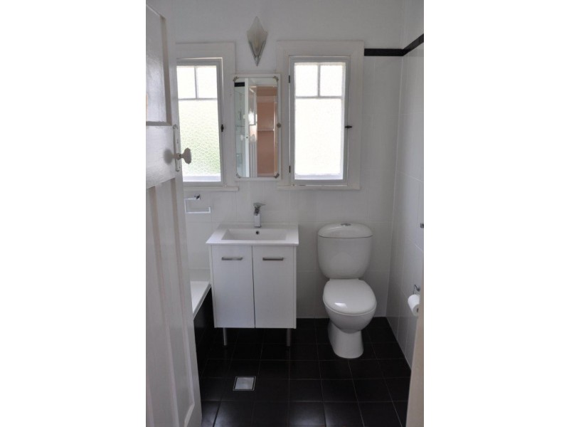 101 Russell Street, Tumut NSW 2720