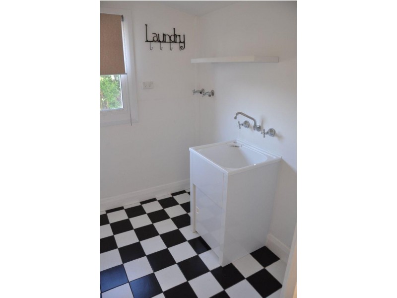 101 Russell Street, Tumut NSW 2720