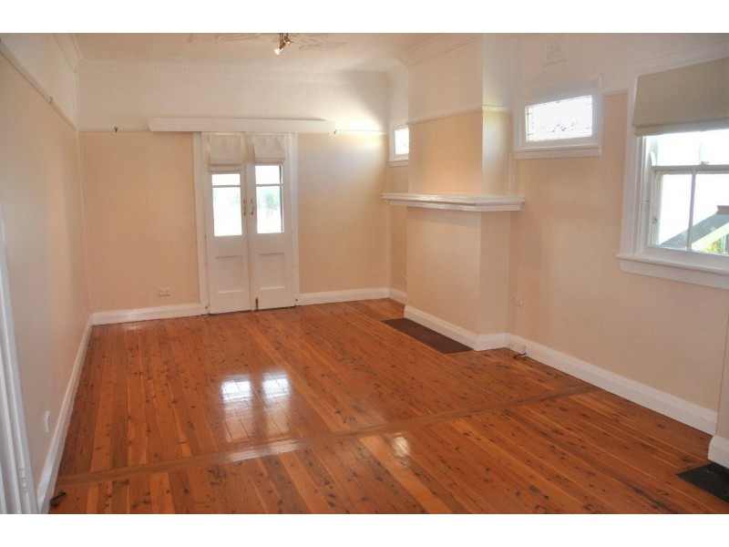 101 Russell Street, Tumut NSW 2720