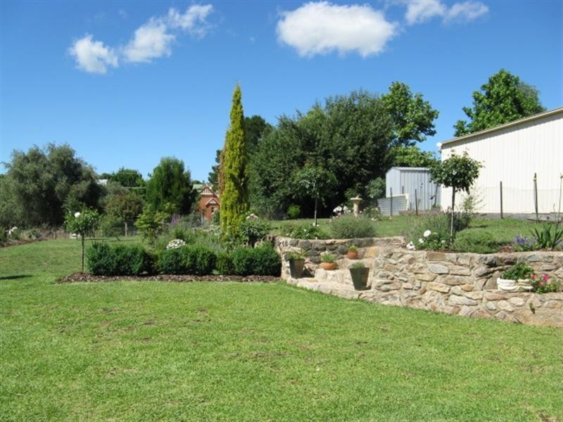 27 Lynch Street, Adelong NSW 2729