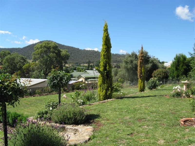 27 Lynch Street, Adelong NSW 2729