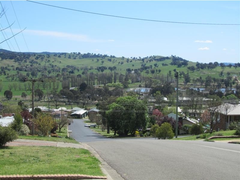 21  Lambie Street, Tumut NSW 2720