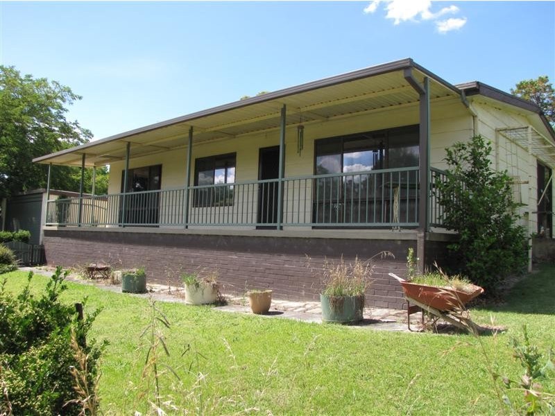 2 Victoria Hill Road, Adelong NSW 2729