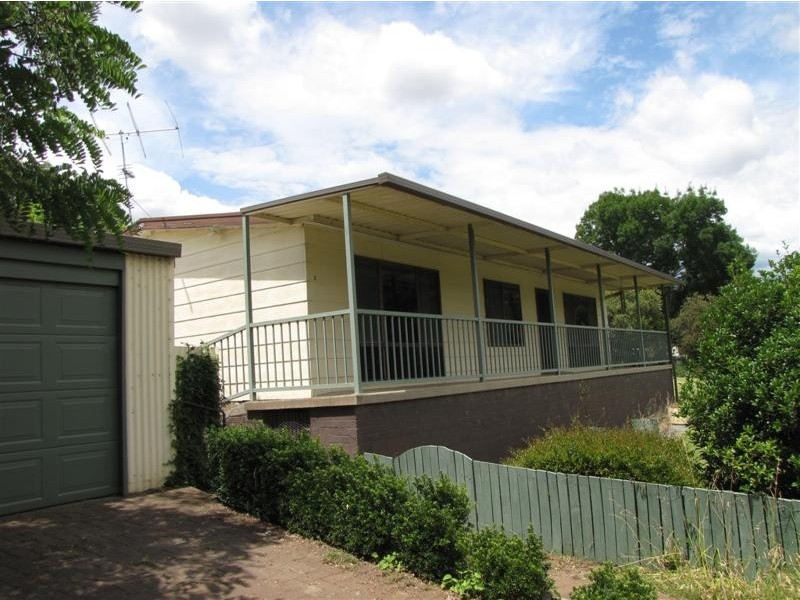 2 Victoria Hill Road, Adelong NSW 2729