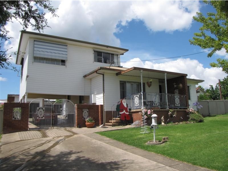 28 Howick Street, Tumut NSW 2720