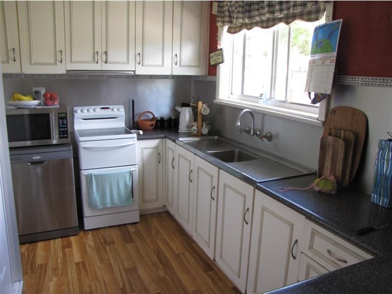 28 Howick Street, Tumut NSW 2720