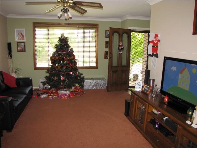 28 Howick Street, Tumut NSW 2720