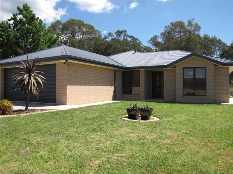 6 Green Street, Tumut NSW 2720