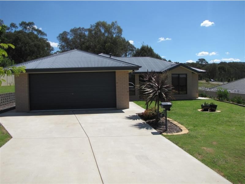 6 Green Street, Tumut NSW 2720