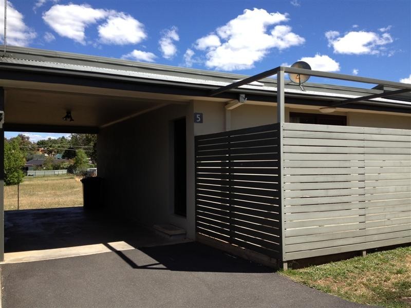 Unit 5/176 Capper Street, Tumut NSW 2720