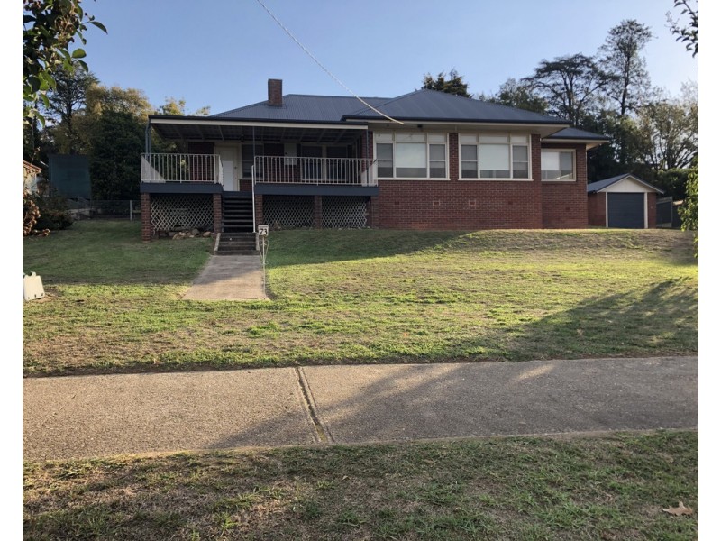 73 Lambie Street, Tumut NSW 2720