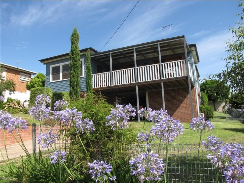 61 Carey Street, Tumut NSW 2720