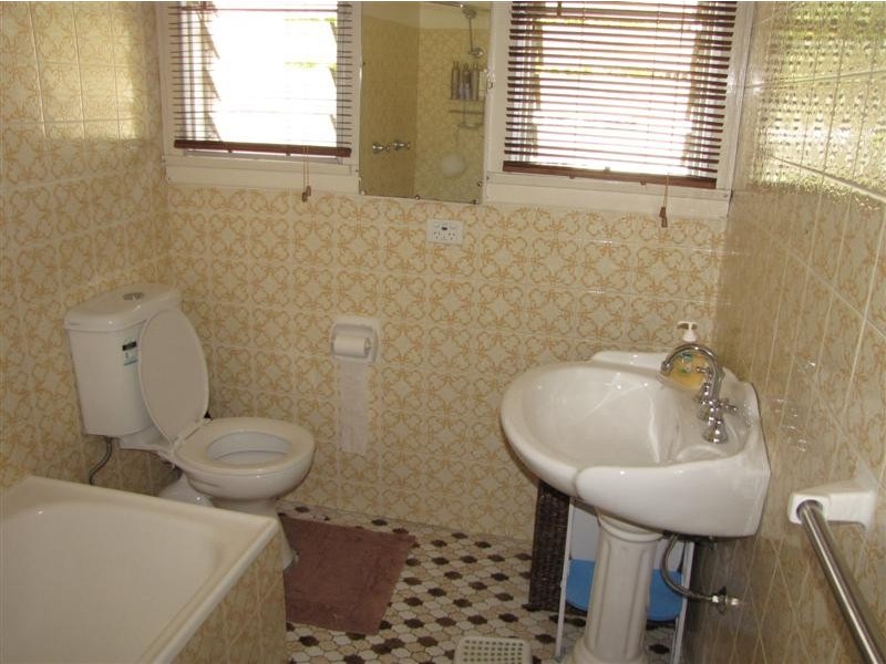 61 Carey Street, Tumut NSW 2720