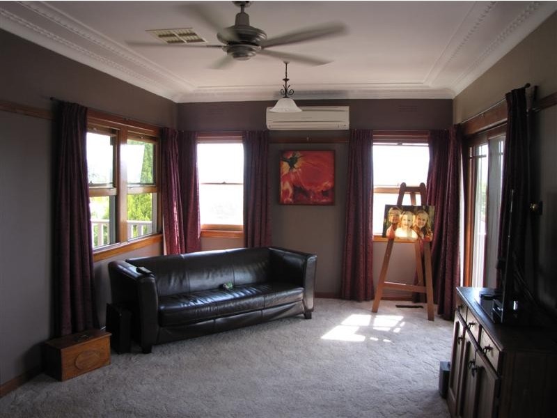 61 Carey Street, Tumut NSW 2720