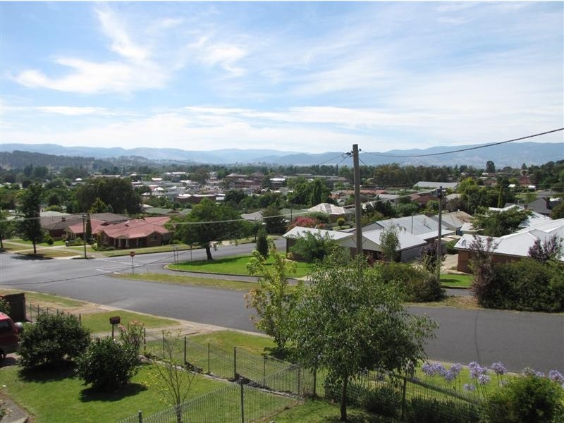 61 Carey Street, Tumut NSW 2720
