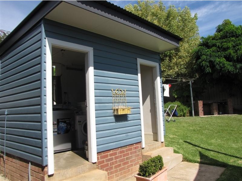 61 Carey Street, Tumut NSW 2720