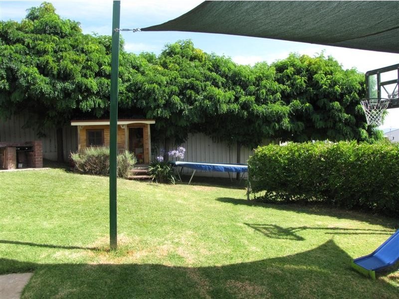 61 Carey Street, Tumut NSW 2720