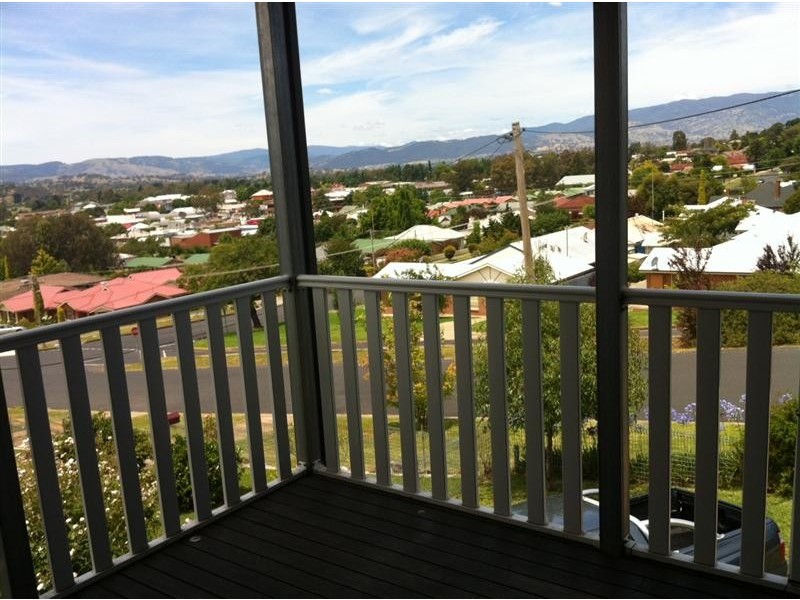 61 Carey Street, Tumut NSW 2720