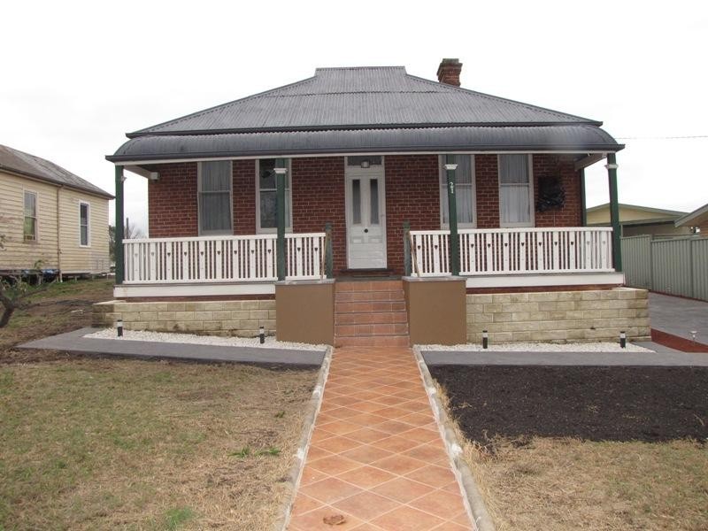 21 Merivale Street, Tumut NSW 2720