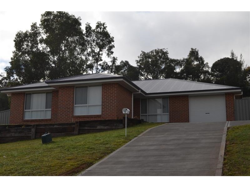 18 Booral Ave, Tumut NSW 2720