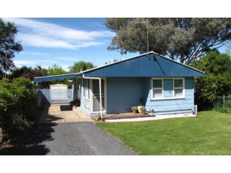 120 Capper Street, Tumut NSW 2720