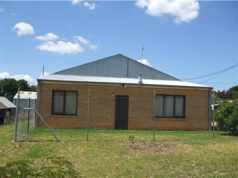 21 Vyner Street, Tumut NSW 2720