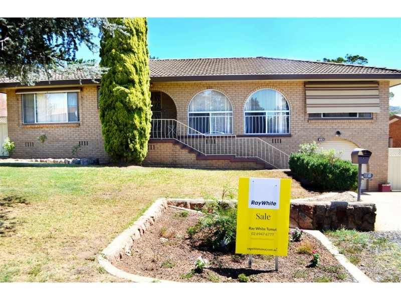 221 Capper Street, Tumut NSW 2720
