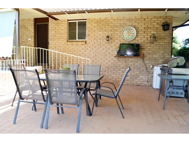 221 Capper Street, Tumut NSW 2720