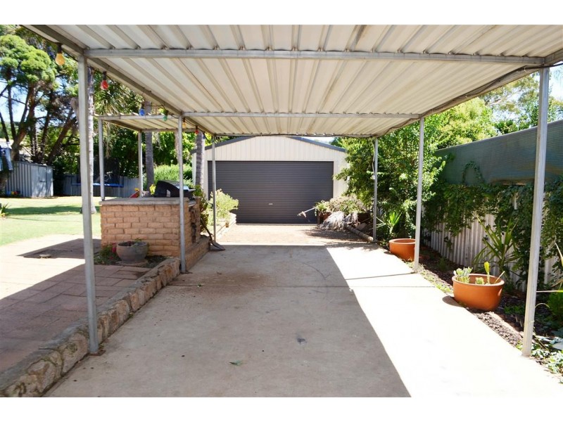 221 Capper Street, Tumut NSW 2720