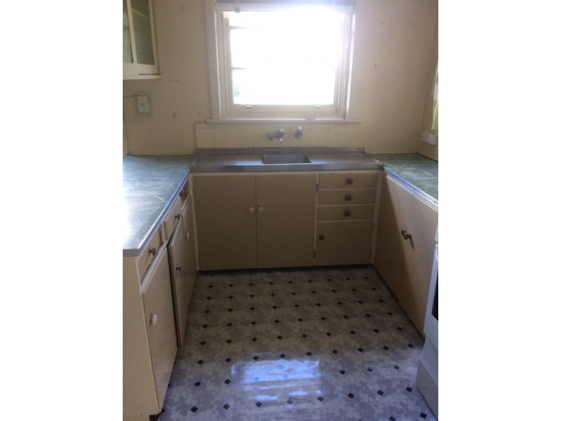 12 Blowering Road, Tumut NSW 2720