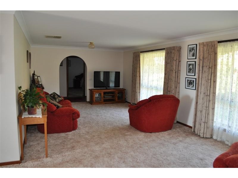 16 Hassett Street, Tumut NSW 2720