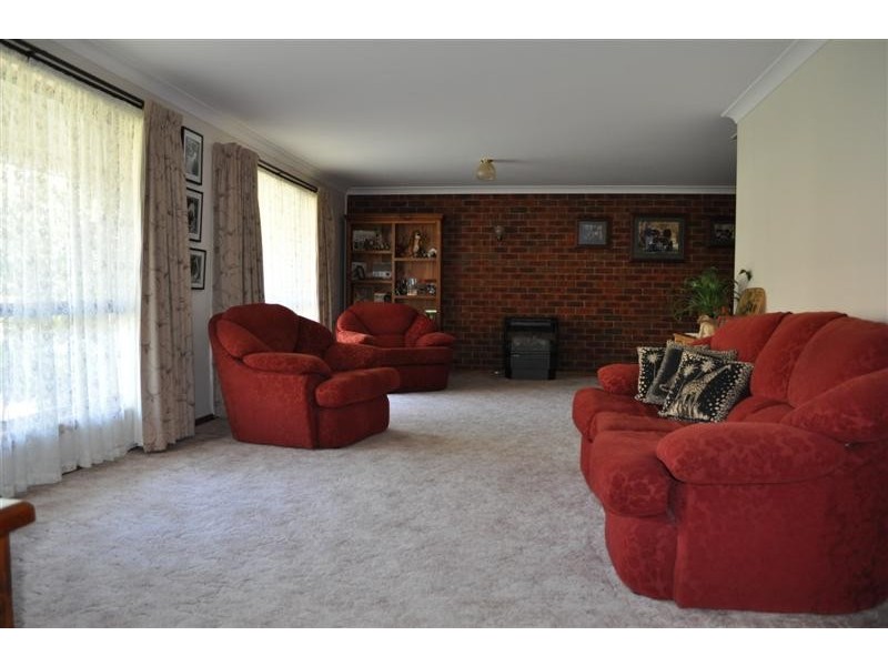 16 Hassett Street, Tumut NSW 2720