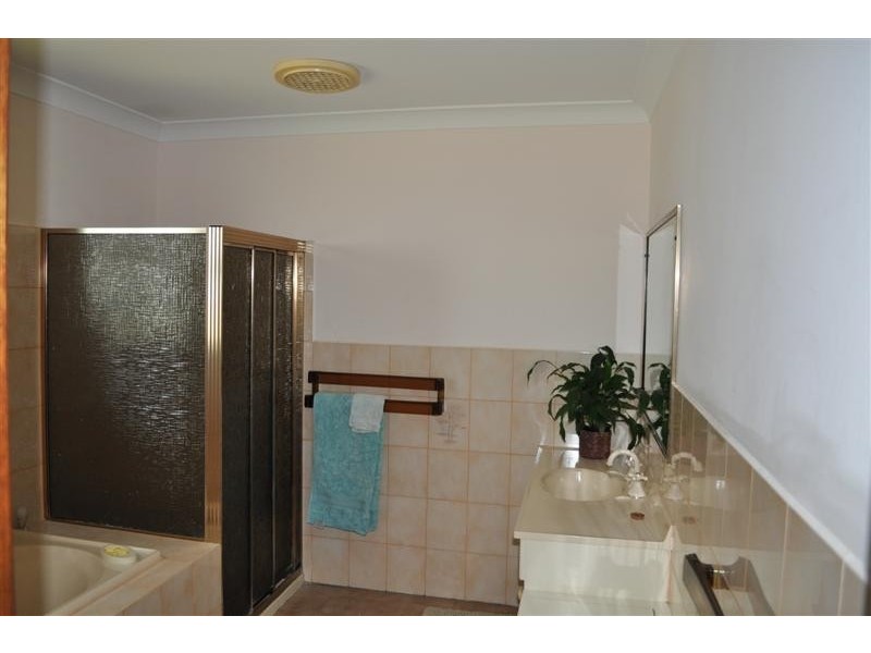 16 Hassett Street, Tumut NSW 2720