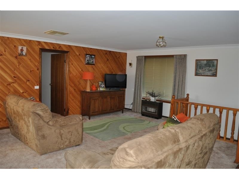 16 Hassett Street, Tumut NSW 2720